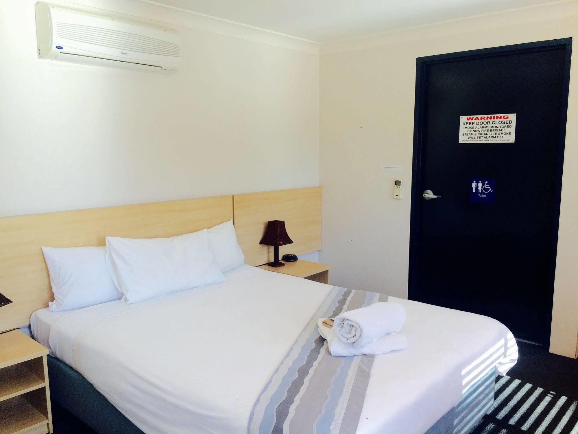 Red Cedar Motel Масуеллбрук Екстер'єр фото